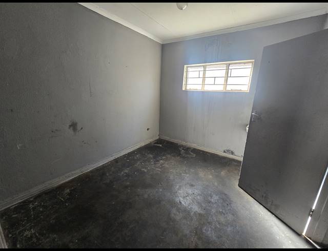 300M² WAREHOUSE TO LET IN ANDERBOLT